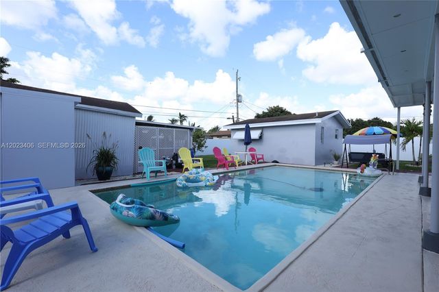 330 W 44th St, Hialeah, FL 33012