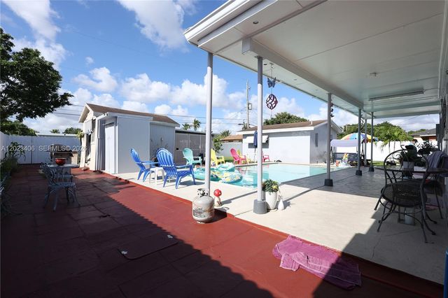 330 W 44th St, Hialeah, FL 33012