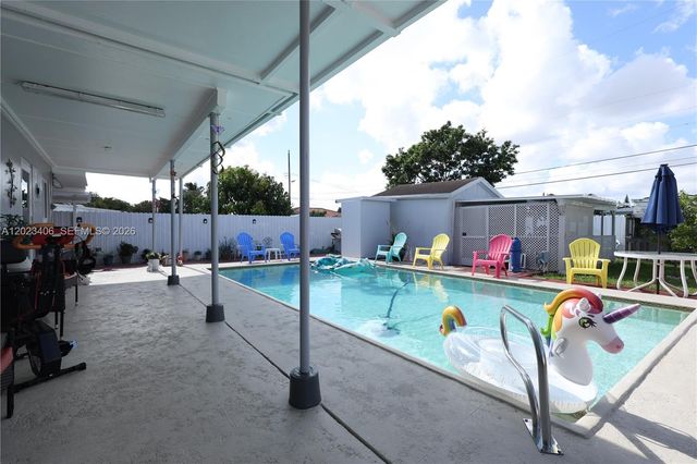 330 W 44th St, Hialeah, FL 33012