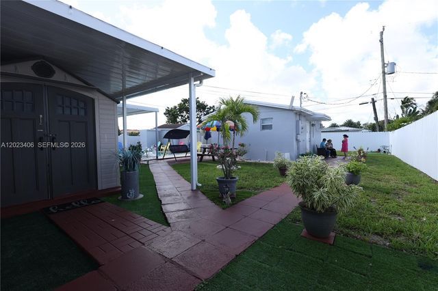 330 W 44th St, Hialeah, FL 33012