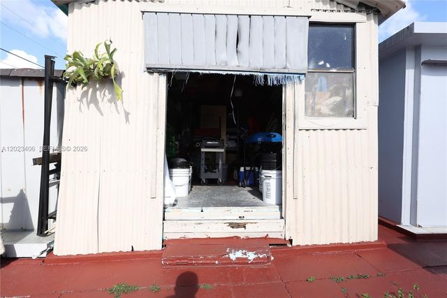 330 W 44th St, Hialeah, FL 33012