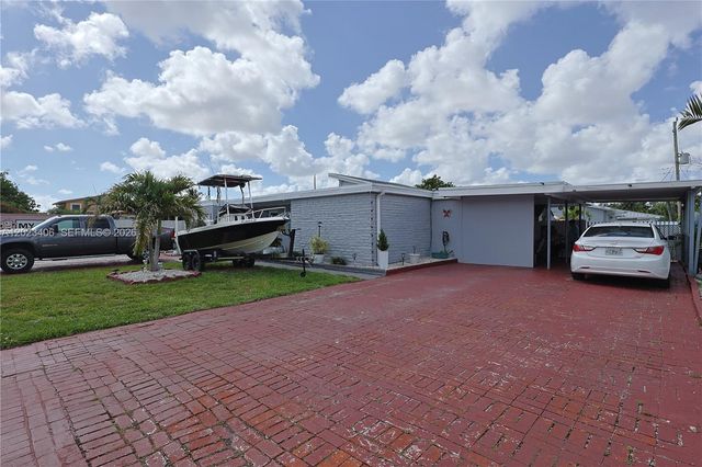 330 W 44th St, Hialeah, FL 33012