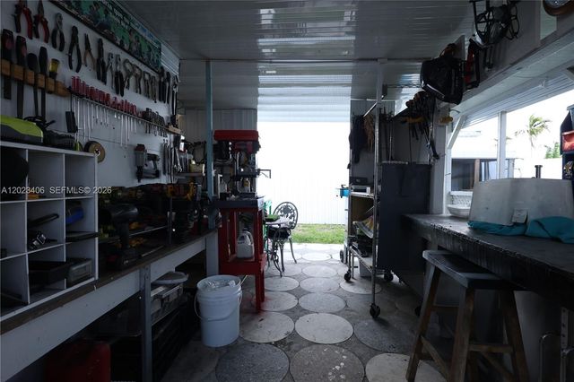 330 W 44th St, Hialeah, FL 33012