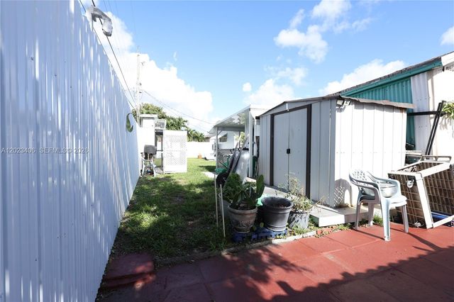 330 W 44th St, Hialeah, FL 33012