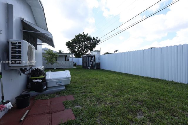 330 W 44th St, Hialeah, FL 33012