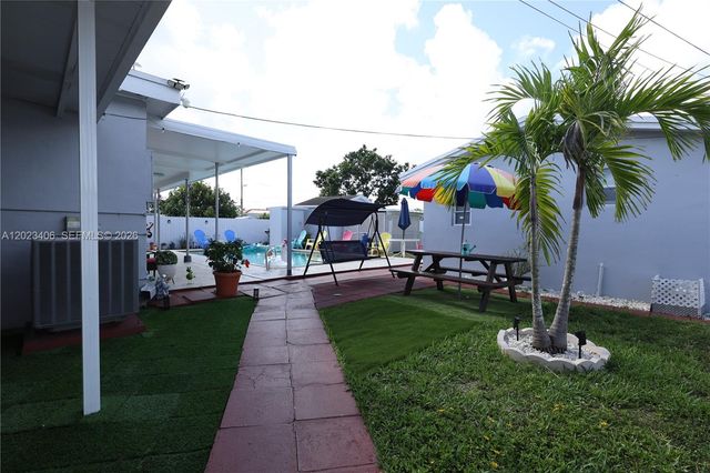 330 W 44th St, Hialeah, FL 33012
