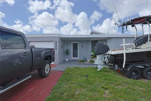330 W 44th St, Hialeah, FL 33012