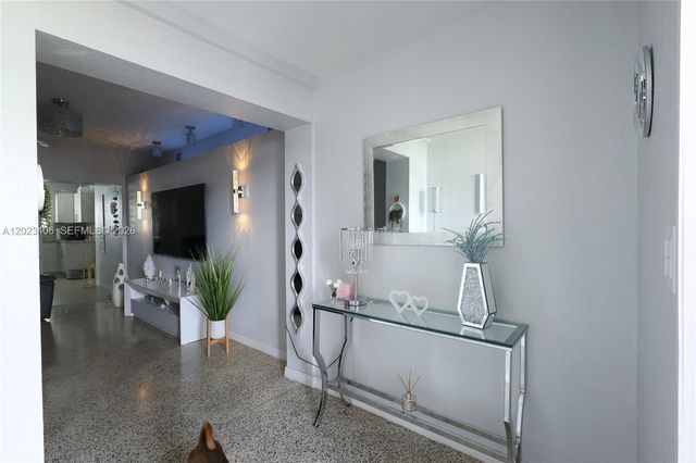 330 W 44th St, Hialeah, FL 33012