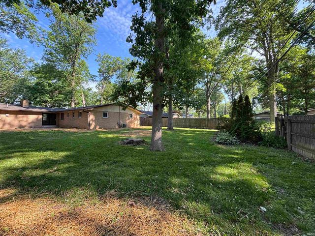 3232 Chancellor Drive, Fort Wayne, IN 46815