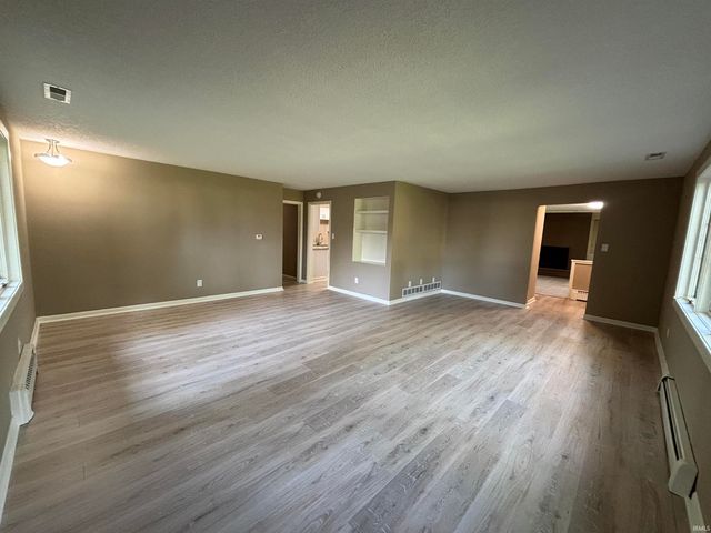 3232 Chancellor Drive, Fort Wayne, IN 46815