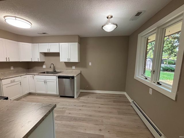 3232 Chancellor Drive, Fort Wayne, IN 46815