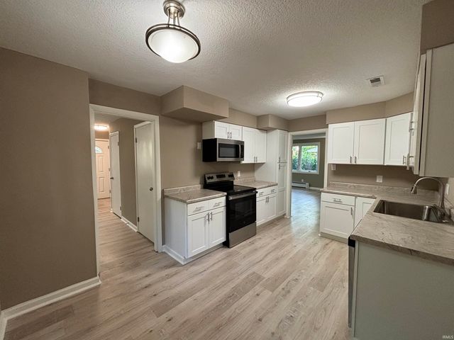 3232 Chancellor Drive, Fort Wayne, IN 46815