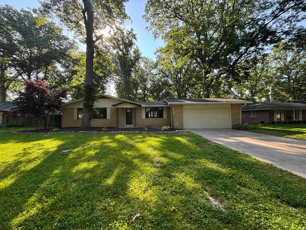3232 Chancellor Drive, Fort Wayne, IN 46815