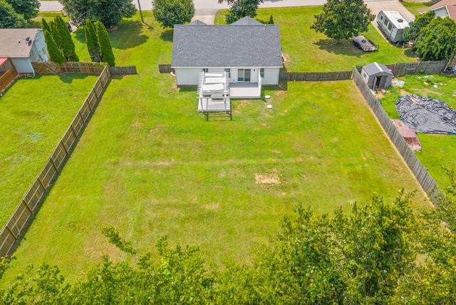 2223 Kim Dr, Clarksville, TN 37043