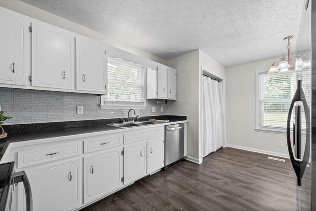 2223 Kim Dr, Clarksville, TN 37043