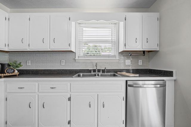 2223 Kim Dr, Clarksville, TN 37043