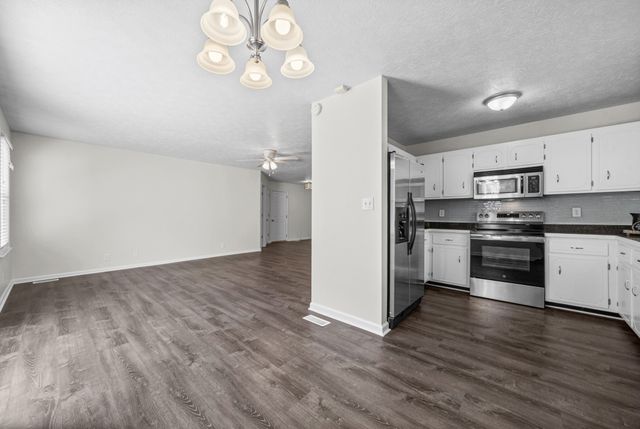 2223 Kim Dr, Clarksville, TN 37043