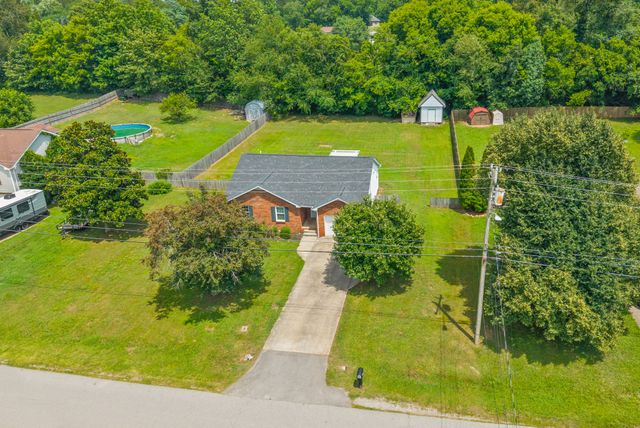 2223 Kim Dr, Clarksville, TN 37043
