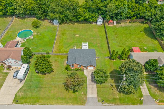 2223 Kim Dr, Clarksville, TN 37043