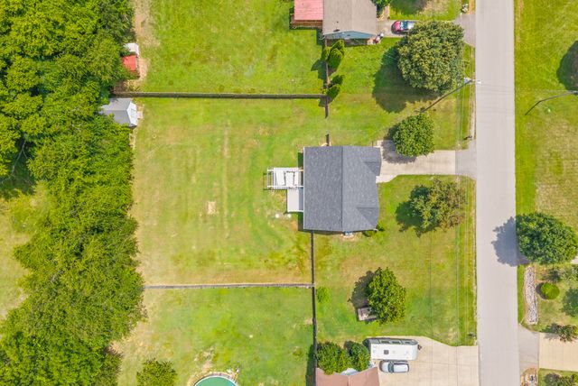 2223 Kim Dr, Clarksville, TN 37043