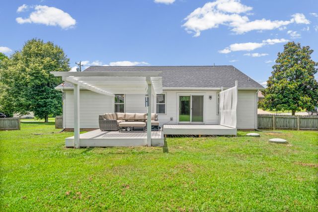 2223 Kim Dr, Clarksville, TN 37043