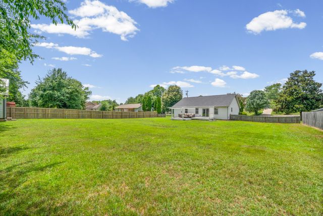 2223 Kim Dr, Clarksville, TN 37043