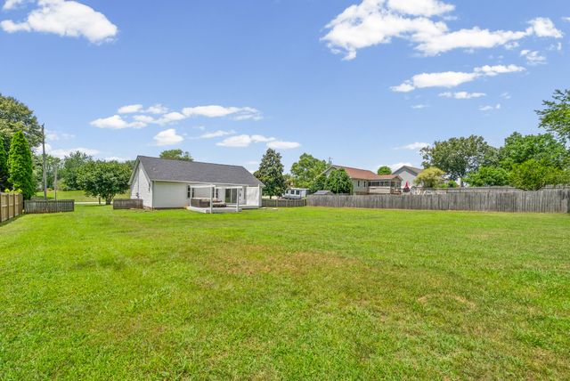2223 Kim Dr, Clarksville, TN 37043
