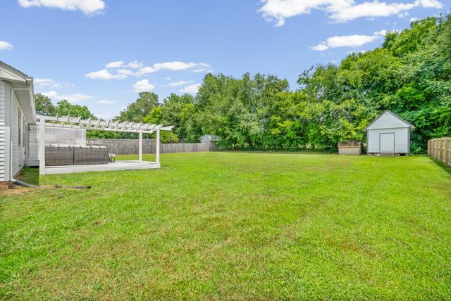 2223 Kim Dr, Clarksville, TN 37043