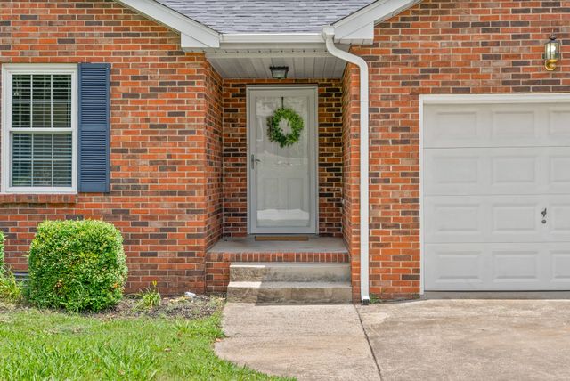 2223 Kim Dr, Clarksville, TN 37043