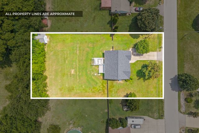 2223 Kim Dr, Clarksville, TN 37043