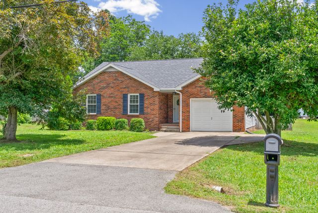 2223 Kim Dr, Clarksville, TN 37043