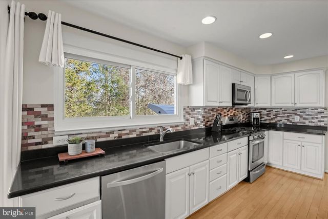 102 EVERGREEN ST, Sterling, VA 20164