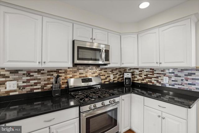 102 EVERGREEN ST, Sterling, VA 20164