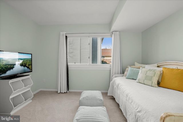 102 EVERGREEN ST, Sterling, VA 20164