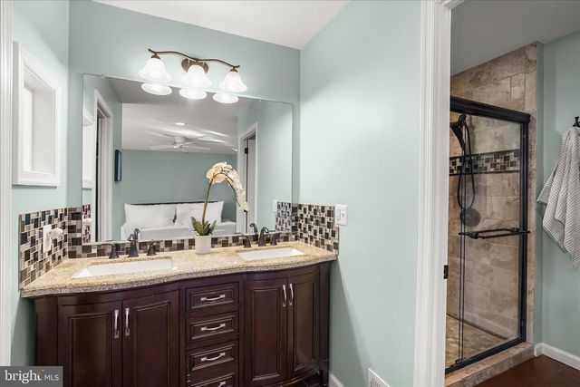 102 EVERGREEN ST, Sterling, VA 20164