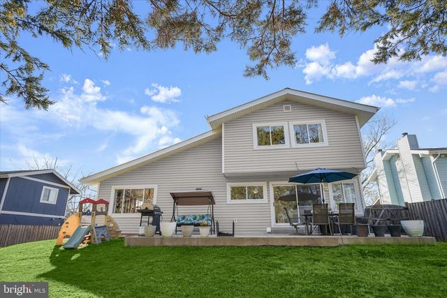 102 EVERGREEN ST, Sterling, VA 20164