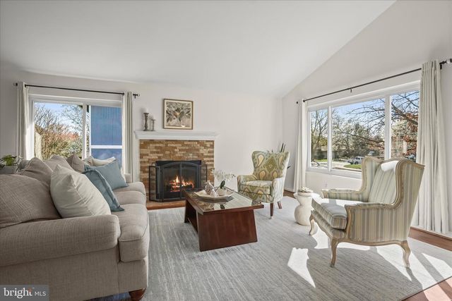 102 EVERGREEN ST, Sterling, VA 20164