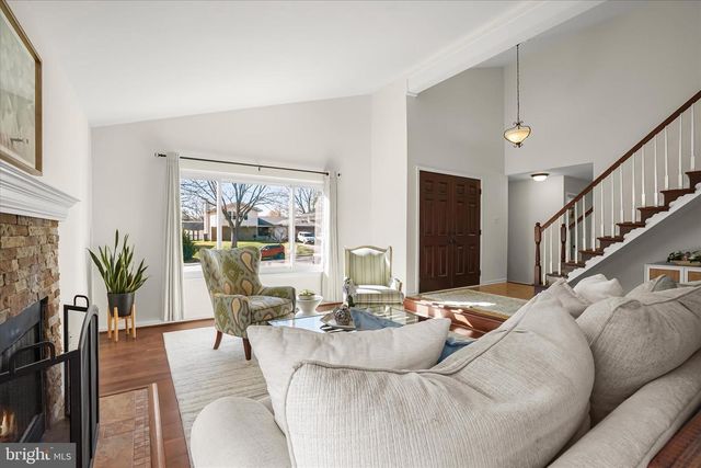 102 EVERGREEN ST, Sterling, VA 20164