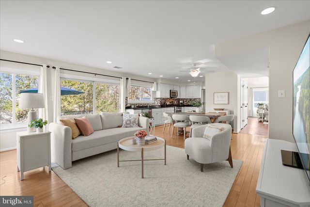 102 EVERGREEN ST, Sterling, VA 20164