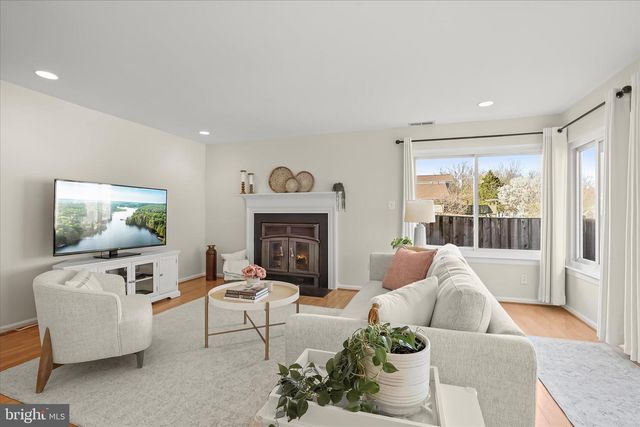 102 EVERGREEN ST, Sterling, VA 20164