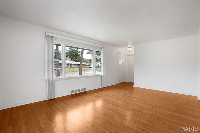 316 Harding Avenue, Maryland Heights, MO 63043