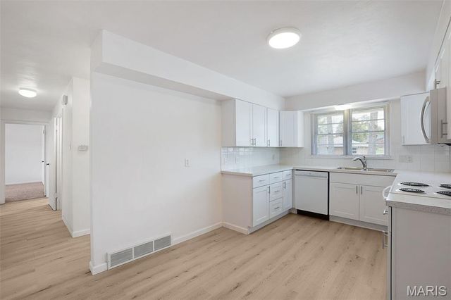 316 Harding Avenue, Maryland Heights, MO 63043