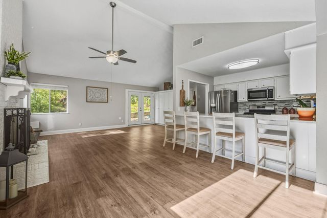 141 White Oak Street, Point Blank, TX 77364