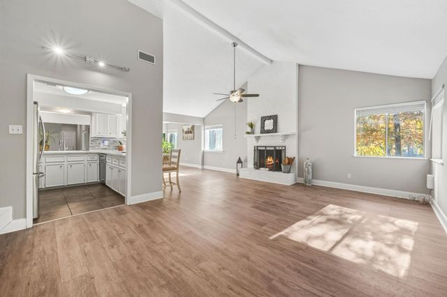 141 White Oak Street, Point Blank, TX 77364