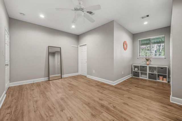 141 White Oak Street, Point Blank, TX 77364