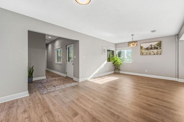 141 White Oak Street, Point Blank, TX 77364