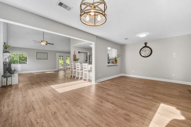 141 White Oak Street, Point Blank, TX 77364