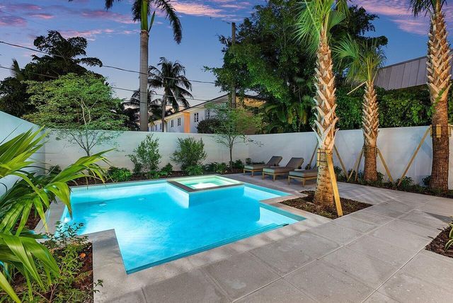 909 Bond Way, Delray Beach, FL 33483