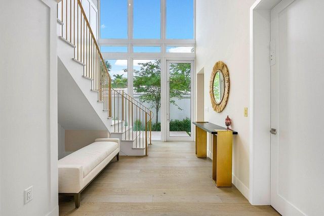 909 Bond Way, Delray Beach, FL 33483