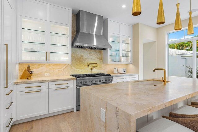 909 Bond Way, Delray Beach, FL 33483